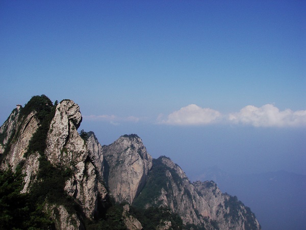 参赛作品：老界岭“峰丛”风光一.jpg